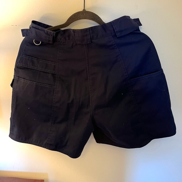 Vintage Tilly’s Cargo Shorts - Picture 2 of 2